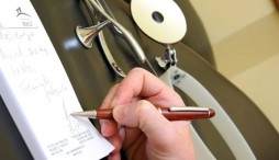 Presentación de Casos Caso I – Otoesclerosis y neurinoma Caso II – Tramatismo oido medio y externo Caso III – Crecimiento tumopral – Neurinoma Caso...